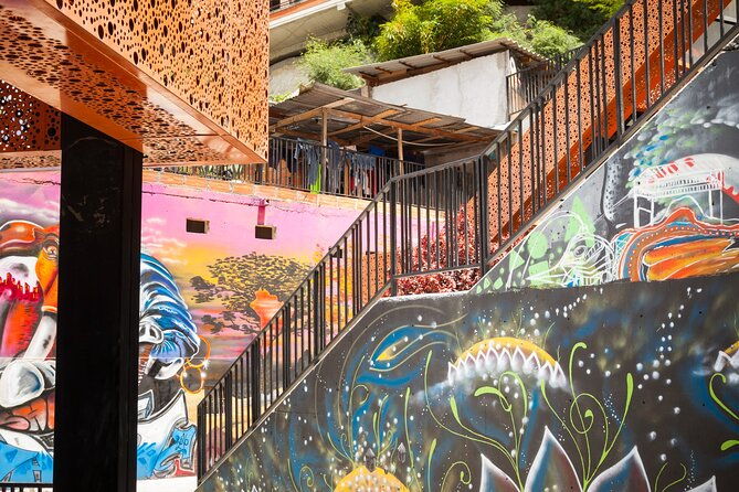 private-tour-to-explore-comuna-13-with-transportation