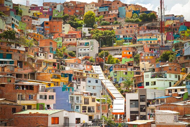 private-tour-to-explore-comuna-13-with-transportation