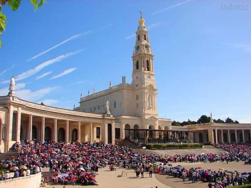 PRIVATE TOUR TO FÁTIMA, ÒBIDOS & NAZARÉ - Discovering Portugal’s Sacred Heart: Fátima Sanctuary
