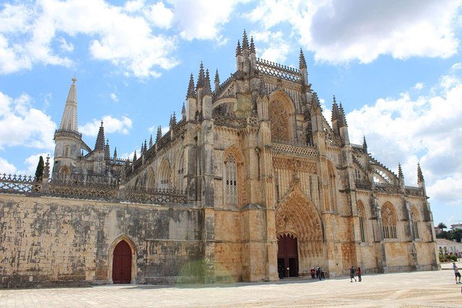 private-tour-to-fatima-sanctuary-nazare-obidos-and-batalha-fd