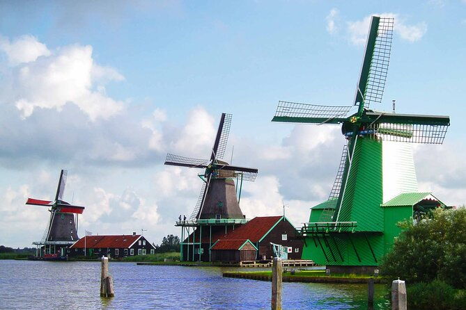 private-tour-to-giethoorn-with-boat-and-zaanse-schans-windmills