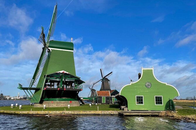 private-tour-to-giethoorn-with-boat-and-zaanse-schans-windmills