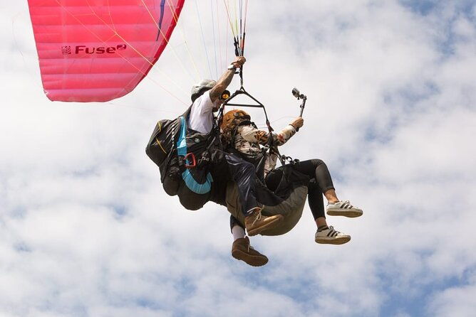 private-tour-to-guatape-el-penol-paragliding-from-medellin