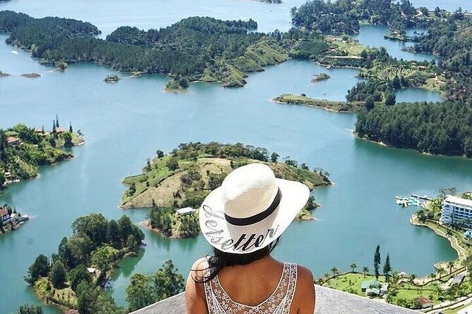 private-tour-to-guatape-el-penol-paragliding-from-medellin