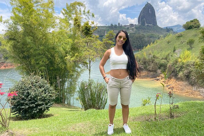 private-tour-to-guatape-el-penol-paragliding-from-medellin