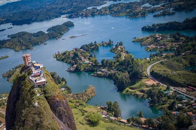 private-tour-to-guatape-el-penol-paragliding-from-medellin
