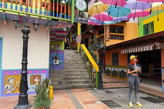 private-tour-to-guatape-el-penol-paragliding-from-medellin