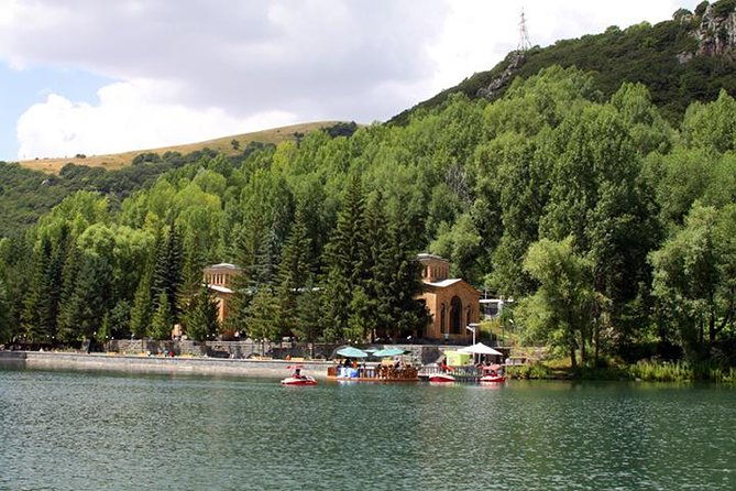 private-tour-to-khor-virap-areni-noravank-birds-cave-areni-1-jermuk