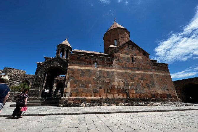 private-tour-to-khor-virap-areni-winery-noravank