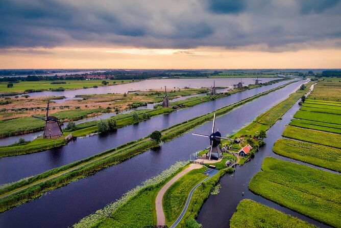 private-tour-to-kinderdijk-windmills-and-delft-from-amsterdam