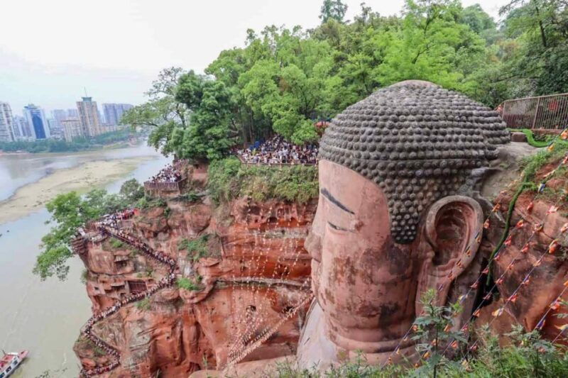 private-tour-to-leshan-giant-buddha-huanglongxi-old-town