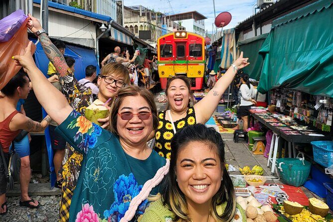 Private Tour to Maeklong Railway Market and Floating Market - Key Points