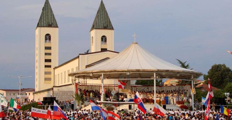 private-tour-to-medugorje-visiting-apparition-hill