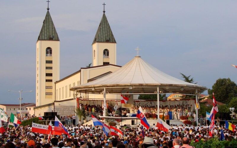 private-tour-to-medugorje-visiting-apparition-hill
