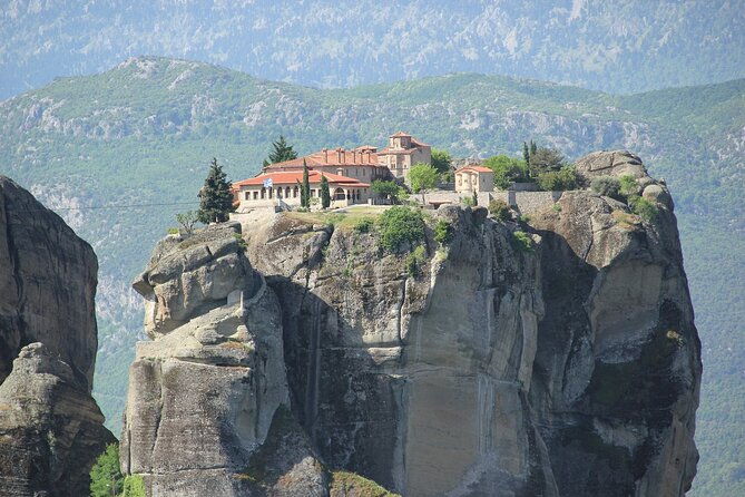 private-tour-to-monasteries-of-meteora-thermopylae-from-athens-3