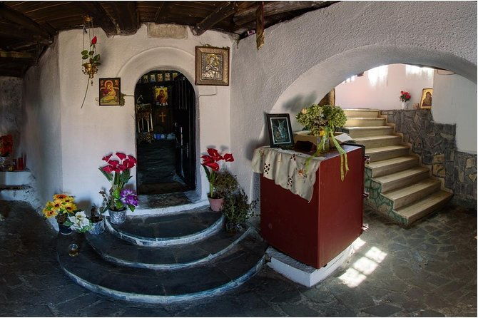 private-tour-to-monastery-of-costar-and-gjin-aleksi-mosque