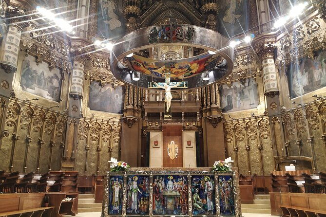 private-tour-to-montserrat-with-a-specialized-local-guide