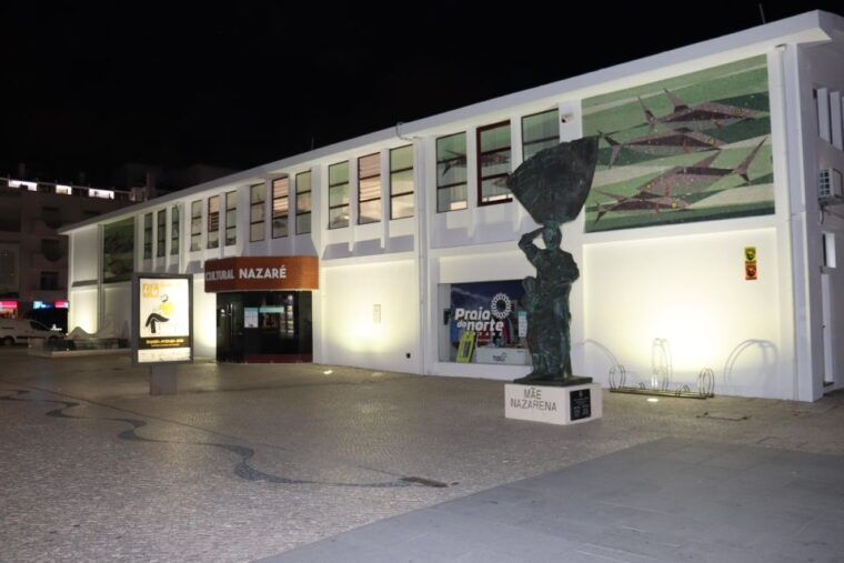 private-tour-to-nazare-alcobaca-giant-waves-and-monastery