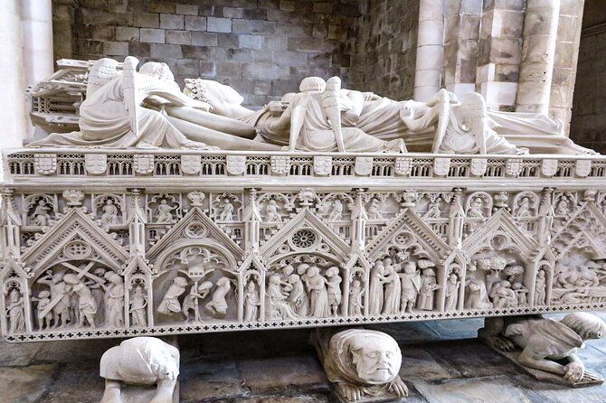 private-tour-to-nazare-and-alcobaca-giant-waves-and-a-monastery