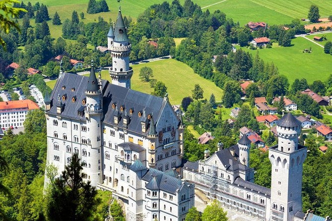 private-tour-to-neuschwanstein-linderhof-castle-with-lunch-2