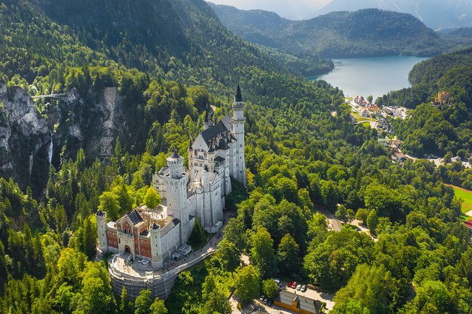 private-tour-to-neuschwanstein-linderhof-castle-with-lunch-2