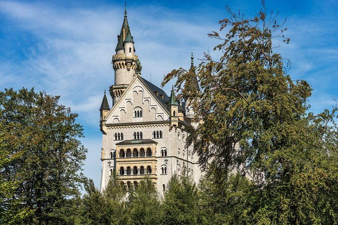 private-tour-to-neuschwanstein-linderhof-castle-with-lunch-2