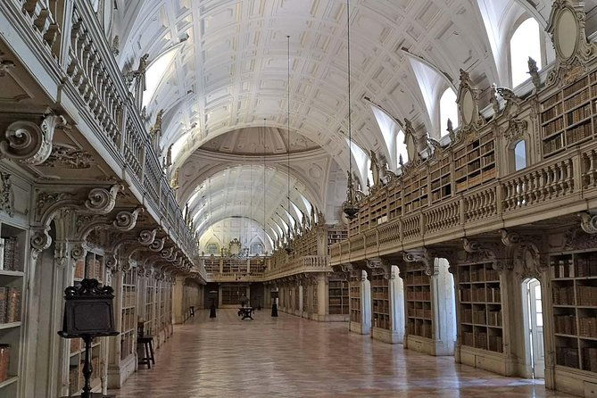 private-tour-to-queluz-and-mafra-palaces-and-ericeira-surf-coast