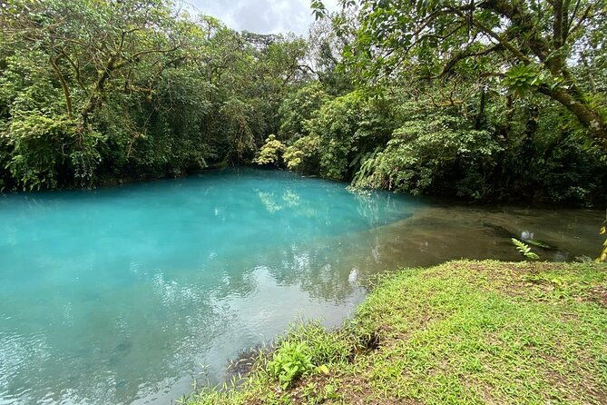 private-tour-to-rio-celeste-hike-and-flavors-of-costa-rica