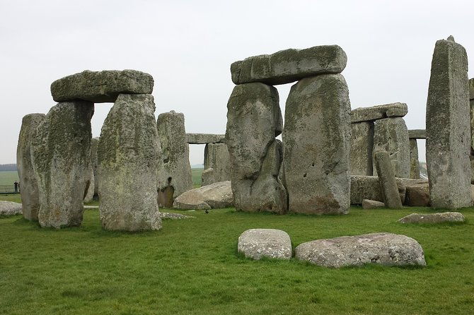 private-tour-to-stonehenge-and-highclere-castle-downton-abbey-2