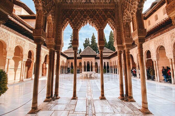 private-tour-to-the-alhambra-and-generalife-from-malaga