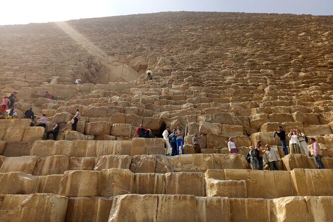 Private Tour to The Great Pyramids, Sphinx and Camel Ride - The Role of the Guide: Knowledge, Humor, and Personal Touches
