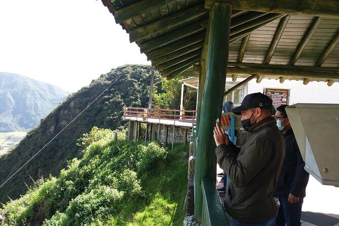 private-tour-to-the-hummingbird-reserve-and-visit-to-the-middle-of-the-world-from-quito