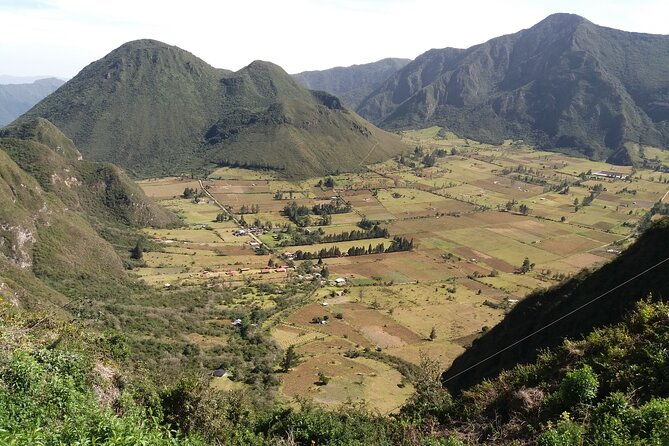 private-tour-to-the-hummingbird-reserve-and-visit-to-the-middle-of-the-world-from-quito