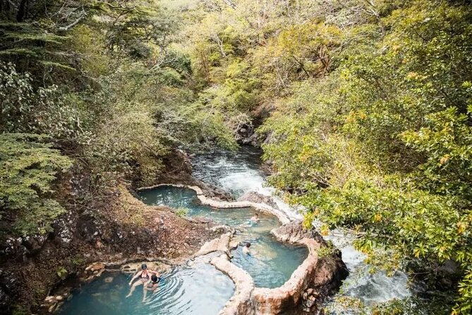 private-tour-to-waterfall-and-hotsprings-in-rincon-de-la-vieja