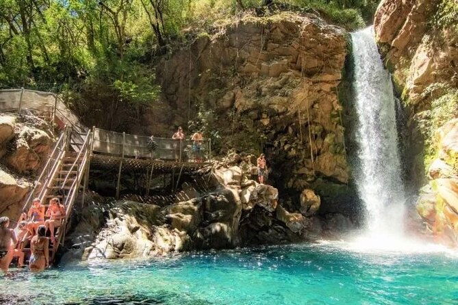 private-tour-to-waterfall-and-hotsprings-in-rincon-de-la-vieja