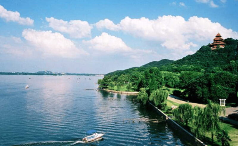 private-tour-to-wuhan-yellow-crane-tower-east-lake-by-ferry