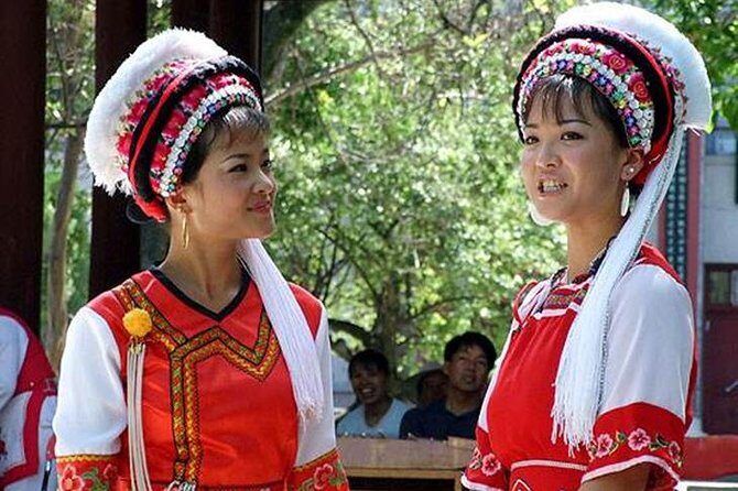 Private tour to Xizhou old town local market Erhai lake three Pagodas from Dali - Exploring Xizhou Old Town