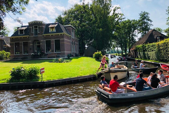 private-tour-to-zaanse-schans-giethoorn-with-renting-boat