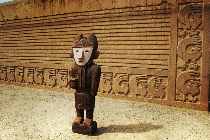 private-tour-trujillo-downtown-sun-moon-temple-chan-chan-and-huanchaco