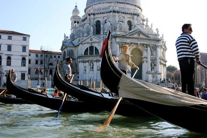 private-tour-venice-gondola-ride-with-serenade