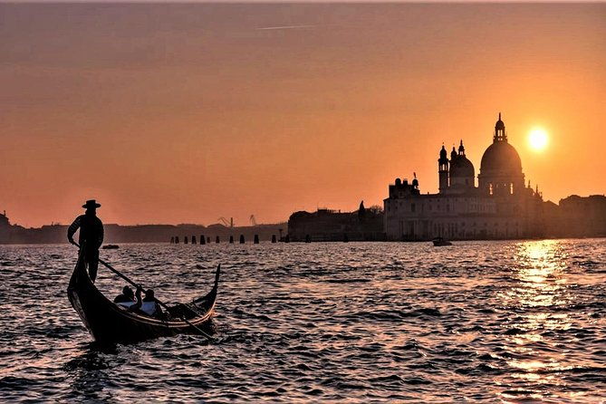 private-tour-venice-gondola-ride-with-serenade