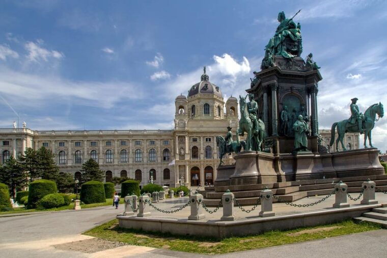private-tour-vienna-4-hours-by-car