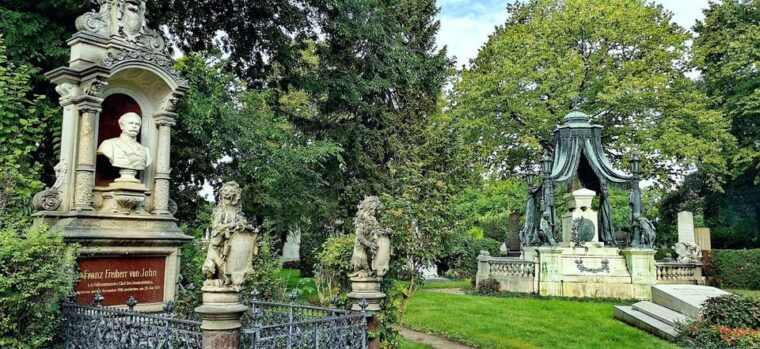 private-tour-vienna-central-cemetery-1st-gate-and-2nd-gate