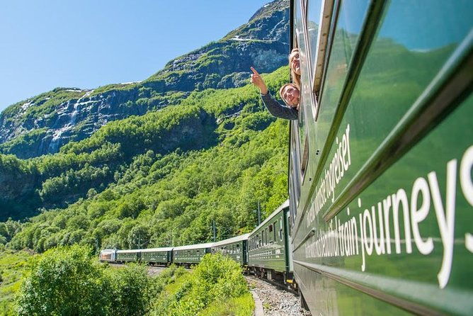 private-tour-viking-village-naeroyfjord-cruise-and-flam-railway