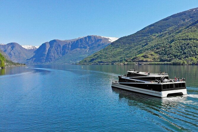 private-tour-viking-village-naeroyfjord-cruise-and-flam-railway