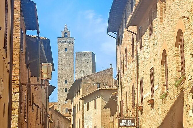 private-tour-volterra-san-gimignano-with-lunch-wine-tasting-experience