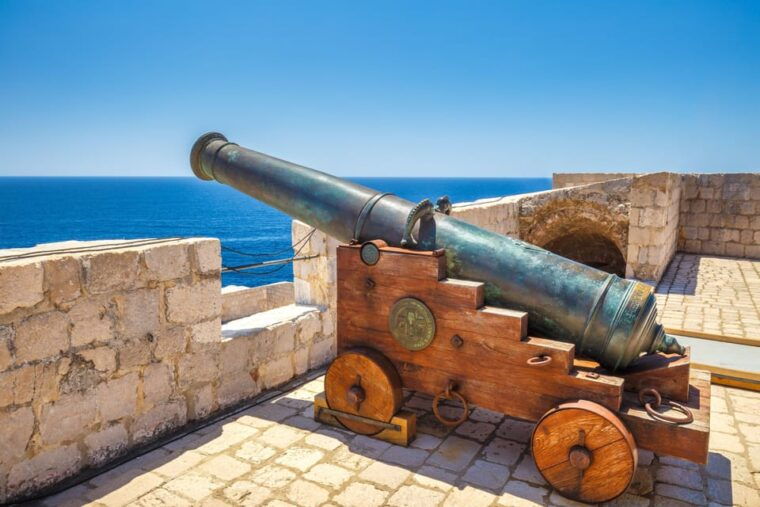 private-tour-walls-exploring-defensive-strategy-and-stories