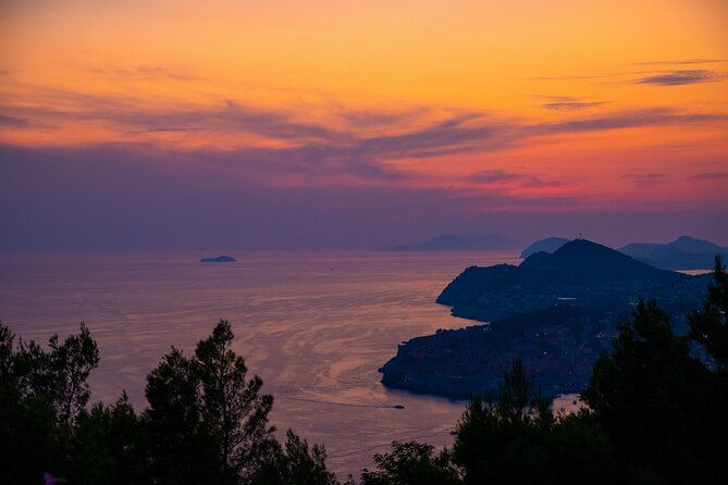 private-tour-wine-sunset-experience-at-boat