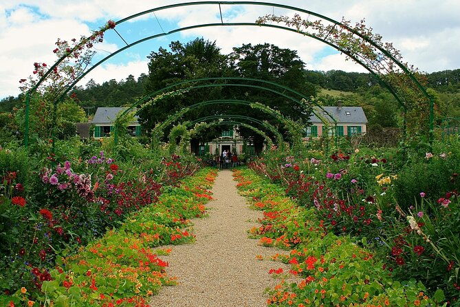 private-tour-with-guide-to-midnight-in-paris-movie-locations