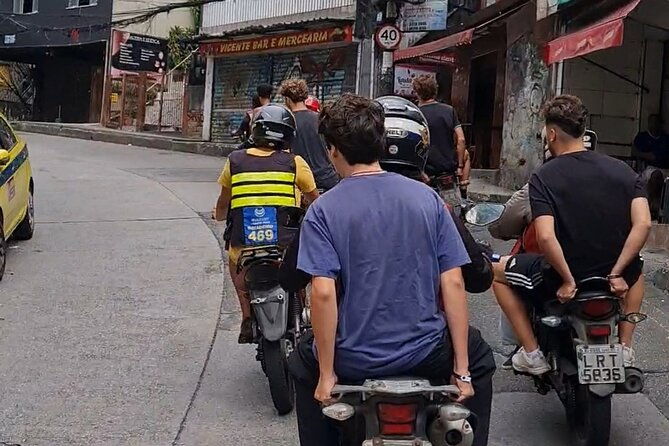 private-tour-with-local-guide-to-favela-da-rocinha